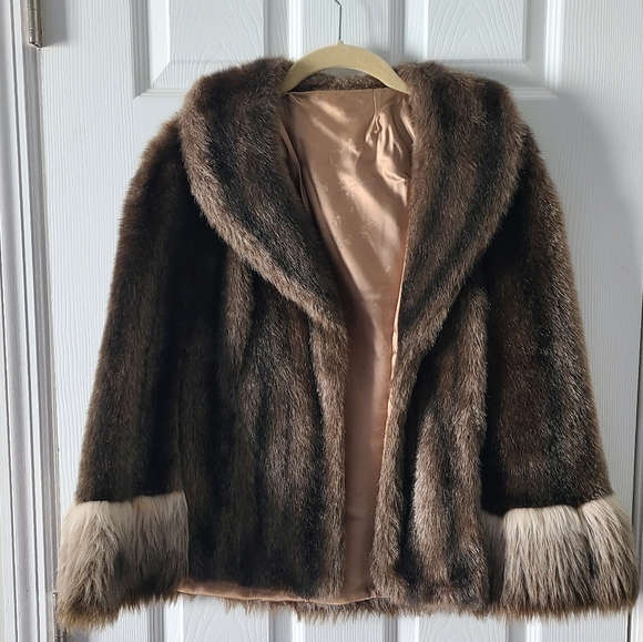 Vintage Regina Glenara Faux Fur Cape - Picture 5 of 10